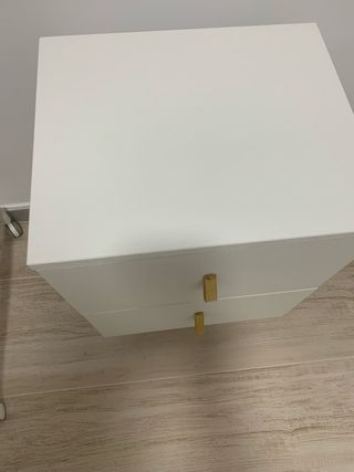 conjunto de comoda y mesita de noche