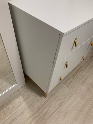 conjunto de comoda y mesita de noche