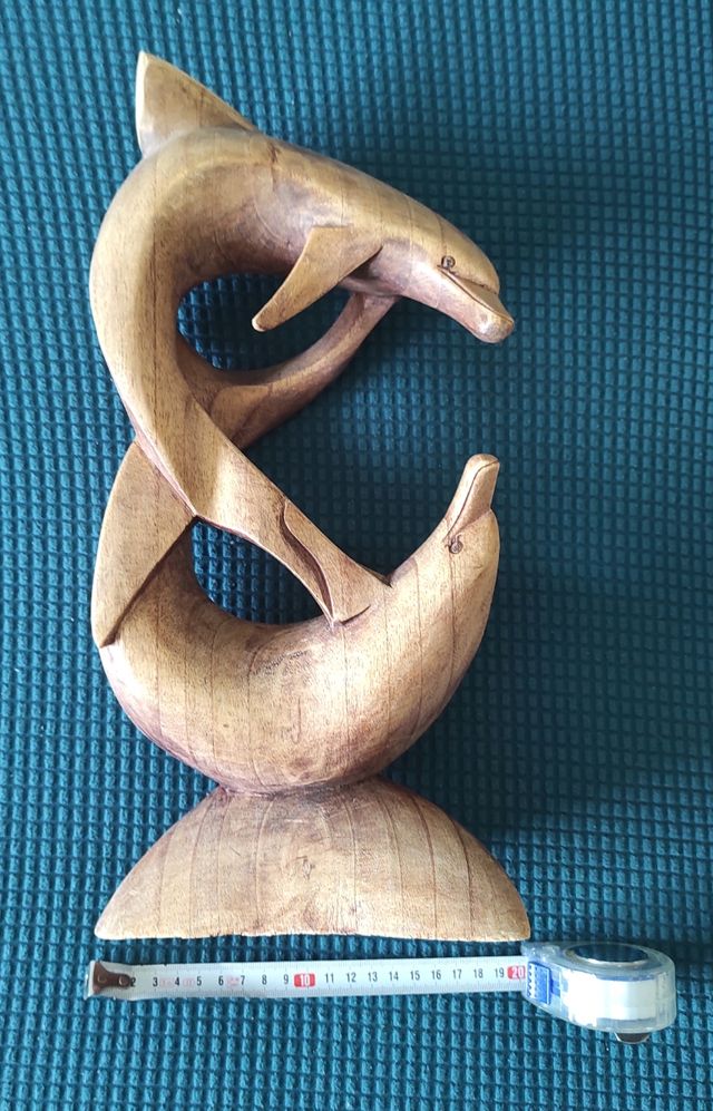 Figura decorativa delfines. Madera