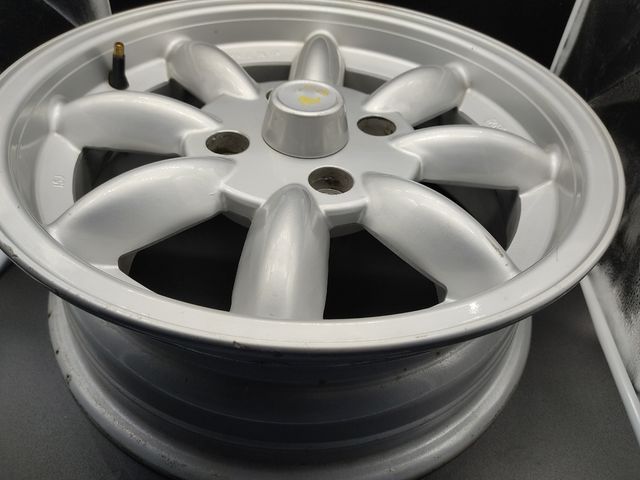 llanta MINILITE UK 15" para MGA, TriumpTR2/TR3/TR4
