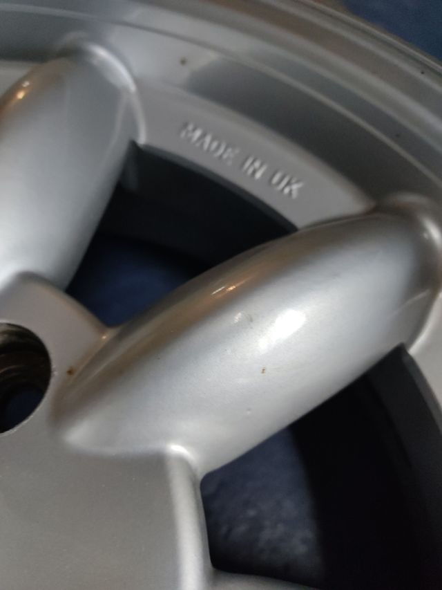 llanta MINILITE UK 15" para MGA, TriumpTR2/TR3/TR4