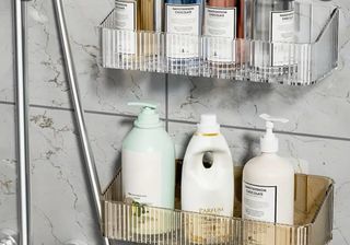 4 estantes, 5 cajas, 1 estantería y 1 cajita baño