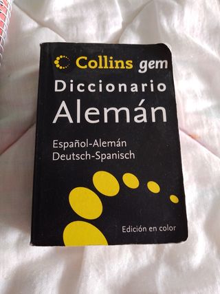 Set de diccionarios diversos.