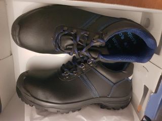 ZAPATOS HOMBRE SEGURIDAD T42, NUEVOS !!