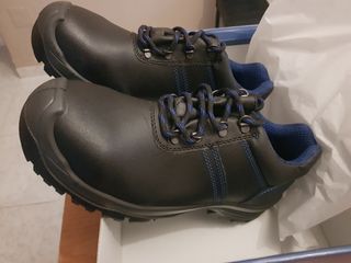 ZAPATOS HOMBRE SEGURIDAD T42, NUEVOS !!