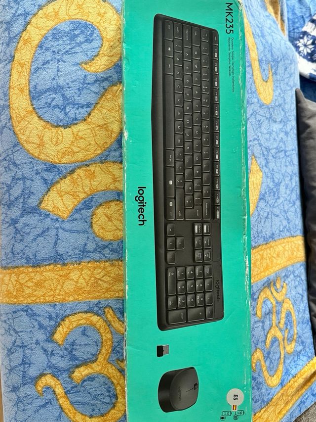 Tastiera e mouse wireless combinati Logitech MK235