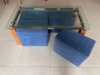 mesa centro de cristal elevable con cuatro puf 