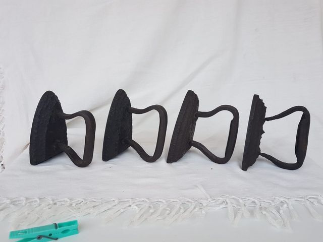 Conjunto de 4 planchas de metal antiguas