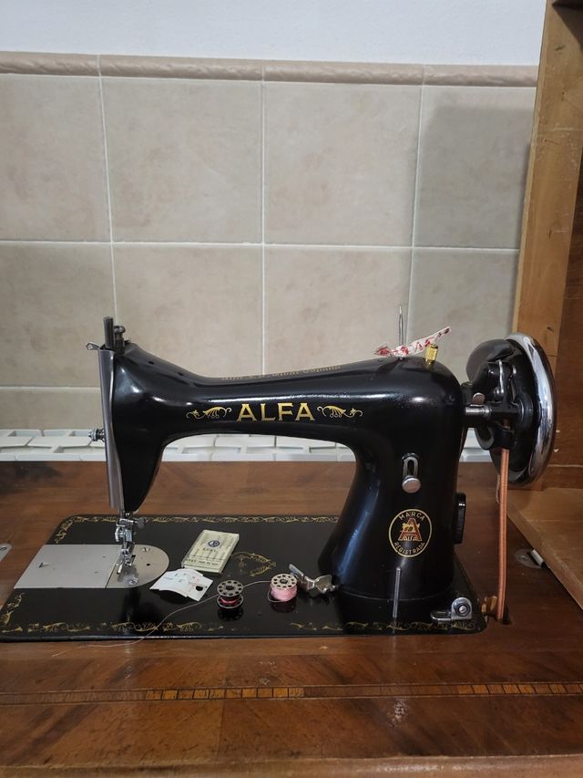 Máquina de coser Alfa