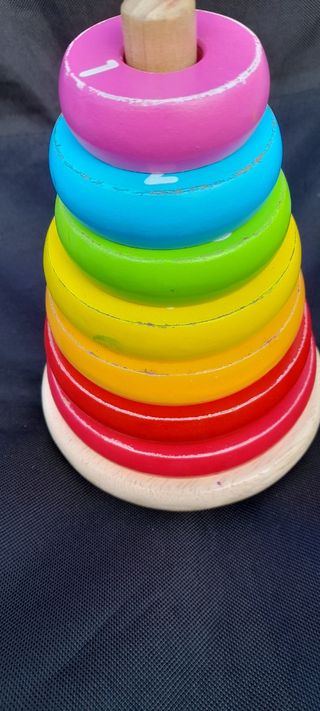 Anelli colorati di legno