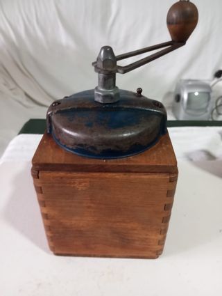 MOLINILLO DE CAFÉ ANTIGUO