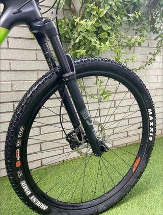 Bici MTB Giant carbono talla L