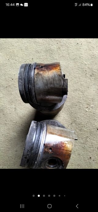Se vende 4 pistones con 4 cilindros de renault 8
