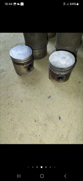 Se vende 4 pistones con 4 cilindros de renault 8