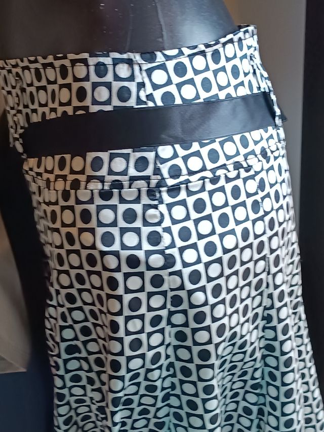 Falda color plata y negro muy elegante