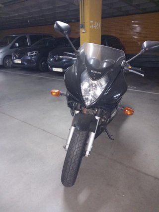 Moto Suzuki