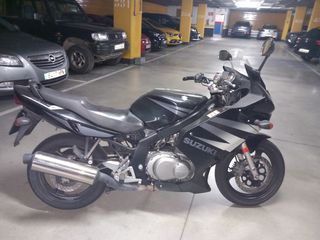 Moto Suzuki