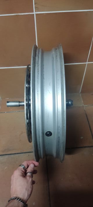 Llanta delantera moto Kymco Venox 250