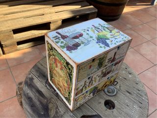 Cajonera decorada a mano con decoupage VINO