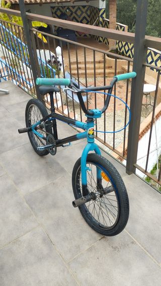 Bicicleta BMX COMO NUEVA