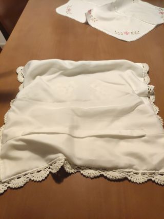 Funda de cojín ,servilletero y manteles