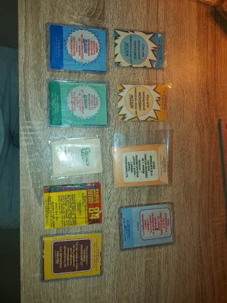 Sobres antiguos de cromos de fútbol .