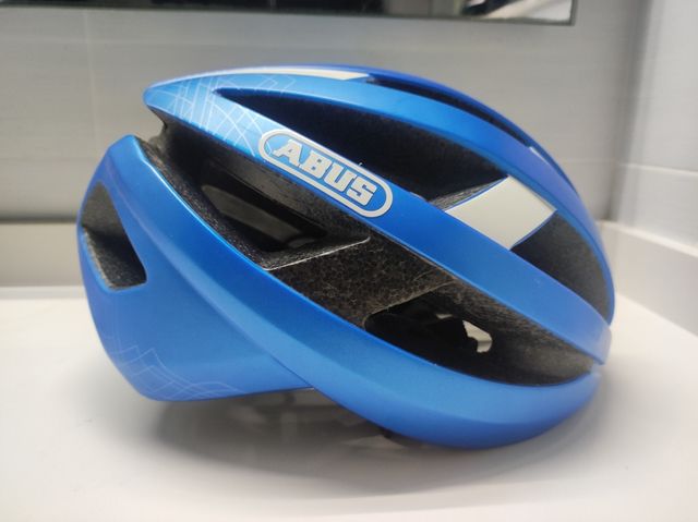 Casco ABUS Viantor 52-58cm  T-M Azul y blanco