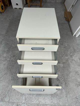 Archivador Ikea  62 fdo x.45 an y 63 alto