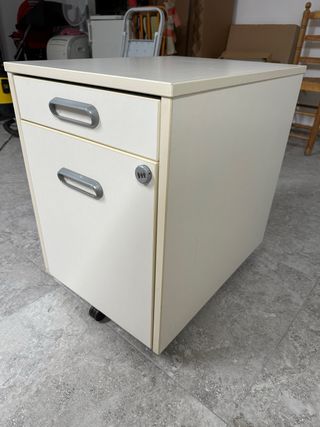 Archivador Ikea  62 fdo x.45 an y 63 alto