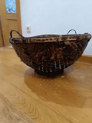 CESTA DE MIMBRE ANTIGUA