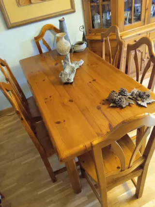 Mesa madera maciza y sillas a juego