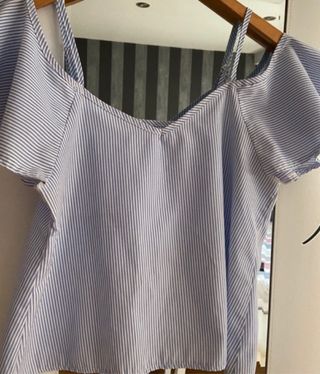 Original blusa hombros descubiertos.