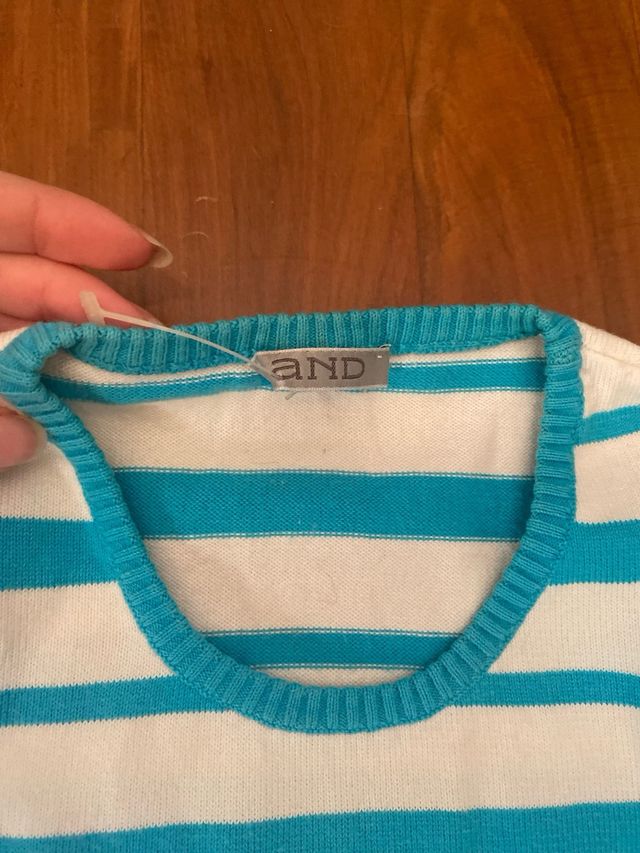 Top smanicato a righe bianco e azzurro