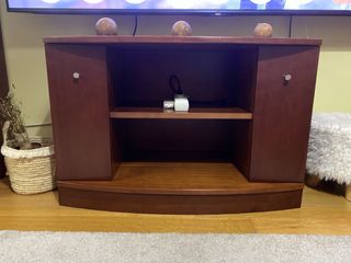 Mueble de salon, en madera maciza y cristal