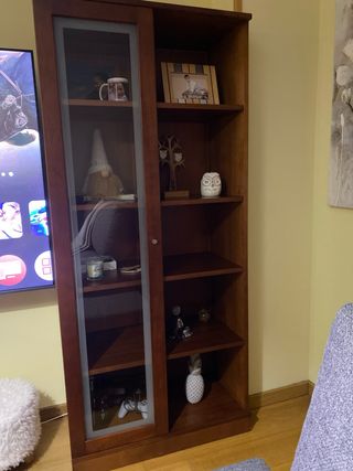 Mueble de salon, en madera maciza y cristal