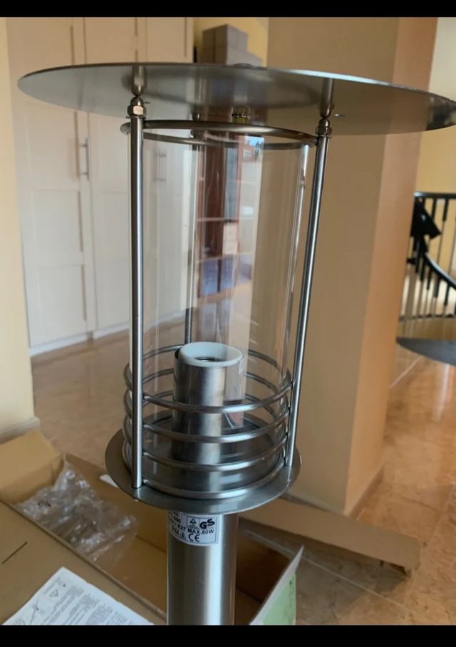 Lámpara de pie de exterior de Niquel