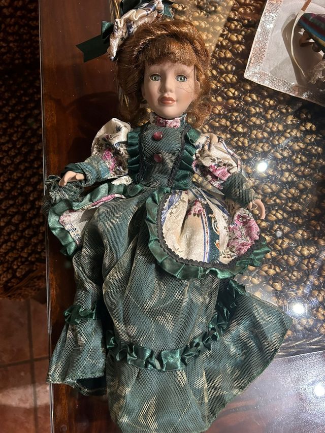 Bambola in porcellana 