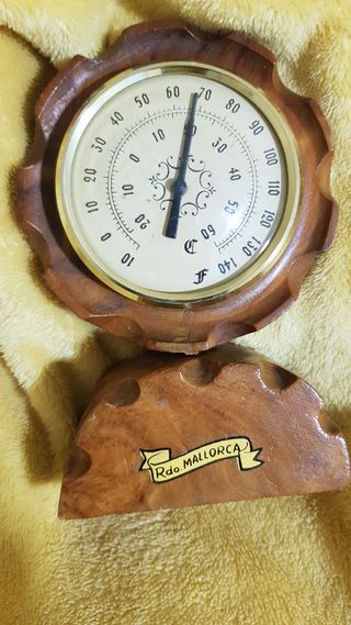 Termómetro antiguo de madera