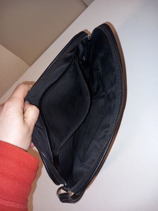 Cartera de mano negra