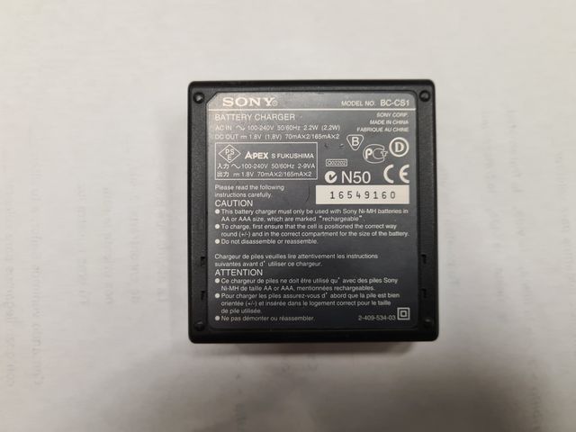 Cargador de baterías SONY BC-CS1