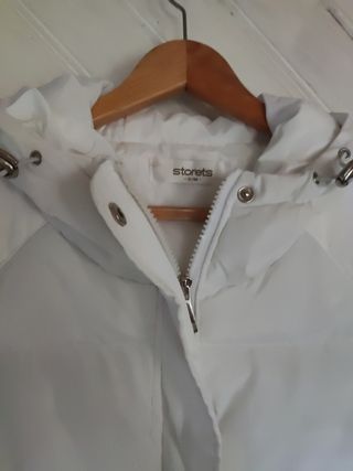 Abrigo Storets convertible blanco.