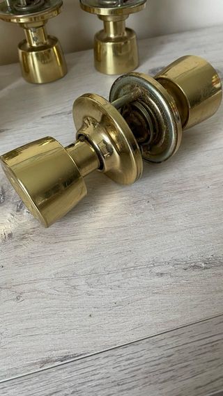 Pomos para puertas interiores de laton