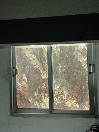 Puerta de hierro galvanizado