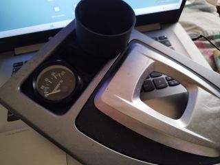 PORTAVASOS CON MANOMETRO INCORPORADO PARA E60