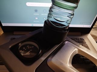 PORTAVASOS CON MANOMETRO INCORPORADO PARA E60