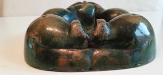 Escultura surrealista mujer bronce, estilo Botero.