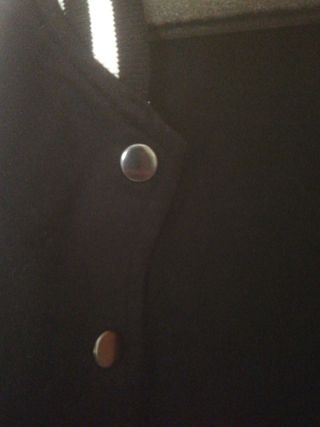 Chaqueta blanca y negra