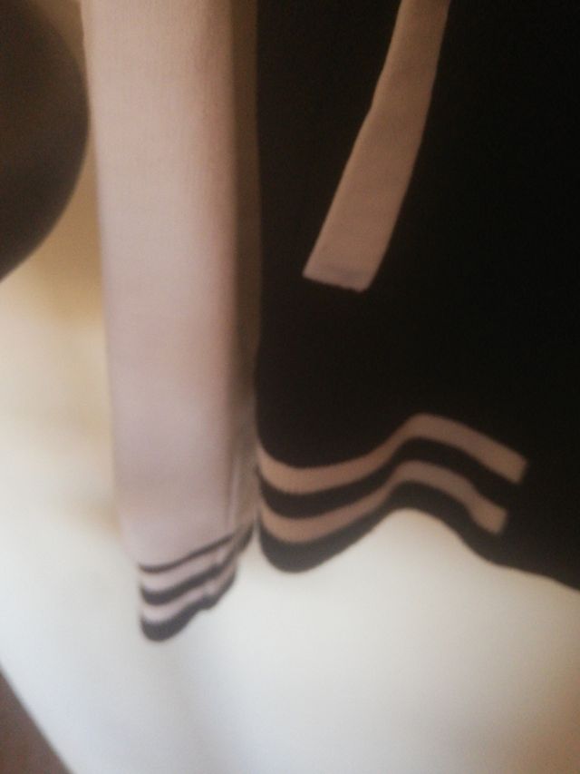 Chaqueta blanca y negra