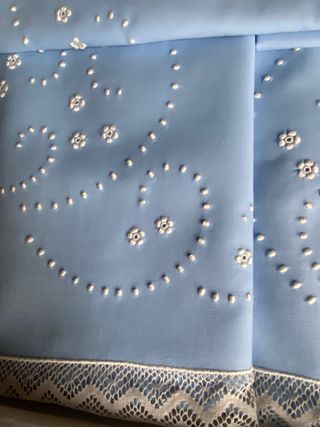 Sabana y almohadas bordadas cama de 135