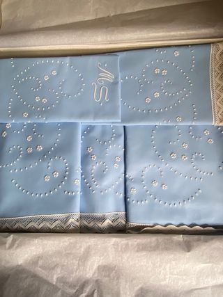 Sabana y almohadas bordadas cama de 135